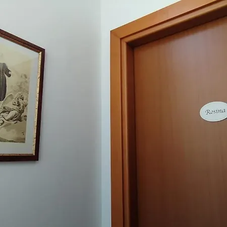 Palazzetto Dei Priori *